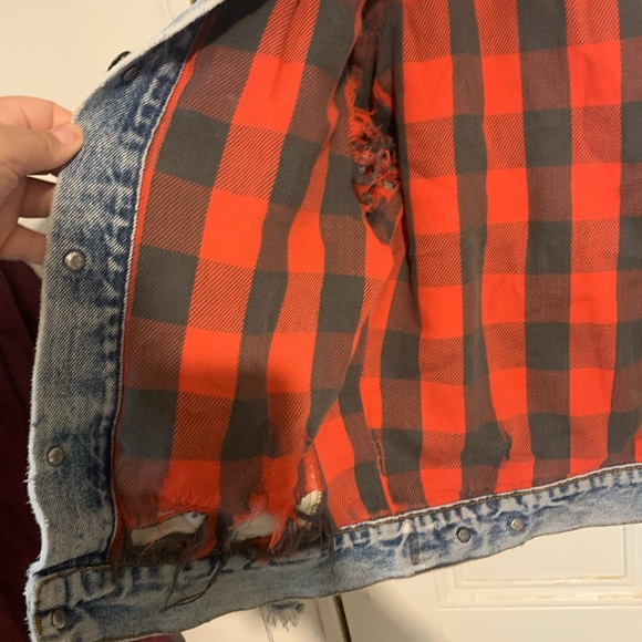 Reed St.James Distressed Jean Jacket - Picture 6 of 11